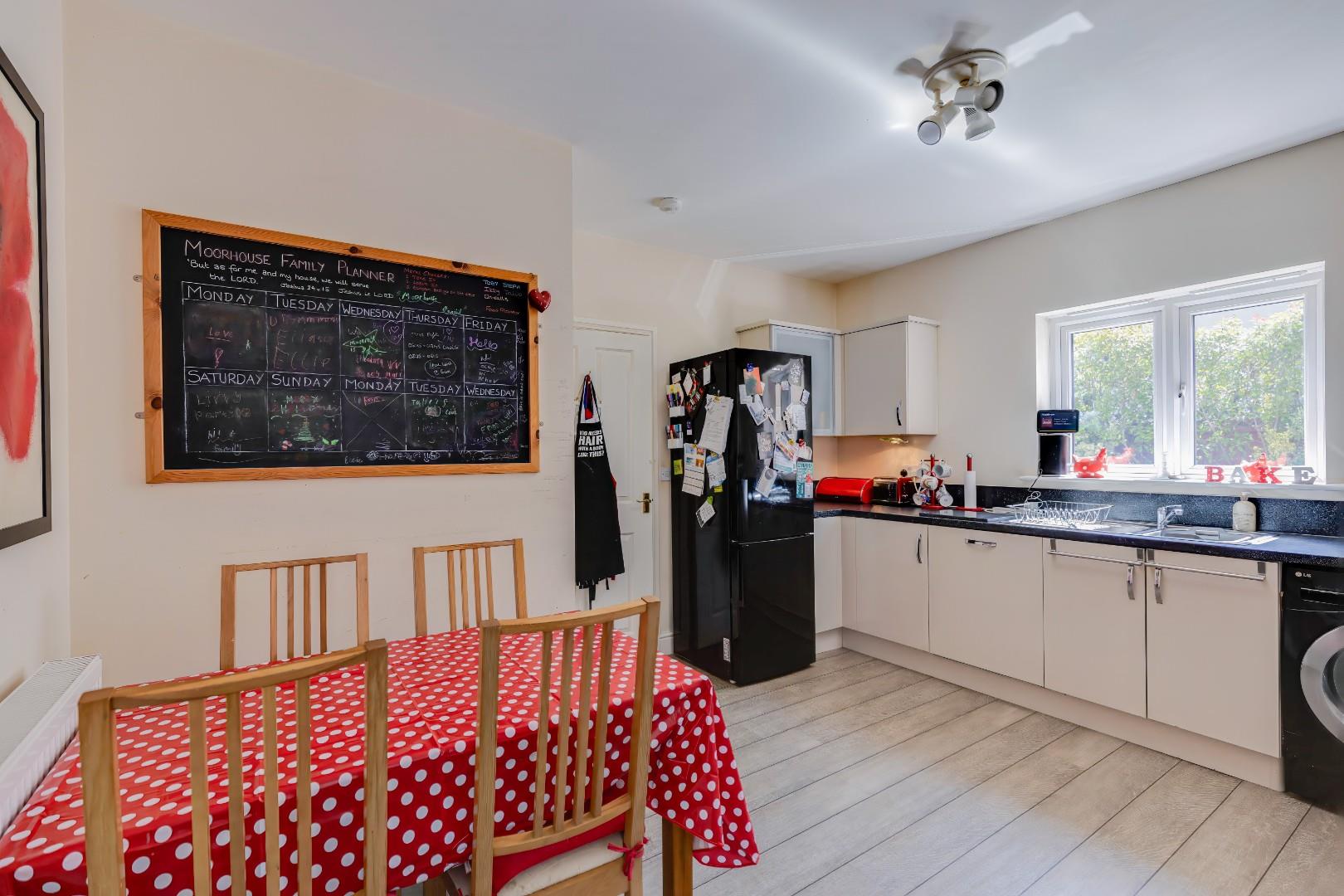 1 Lantern Close, Llanharan, Pontyclun, CF72 9ZB